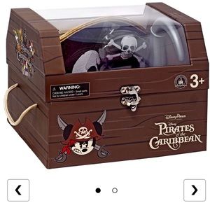 Disneys Pirates of the Caribbean Chest